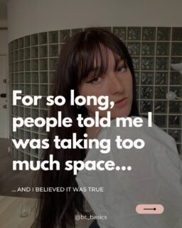 🌟 Have you ever caught yourself comparing to a woman who takes up ”too much space” ?
(And yes, I dug out the photos from when I had brown hair and bangs-it was a long time ago)
#womensupportingwomen #sorority #selfesteemcoach
#shadowwork #hsp